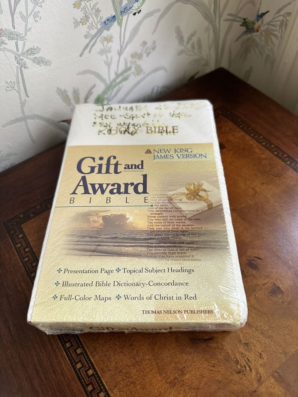 1983 Holy Bible New King James Version with Gift and Award Thomas Nelson NEW
